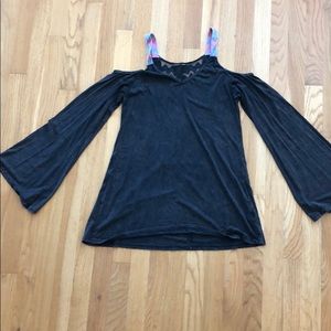 Open shoulder bell sleeved tunic